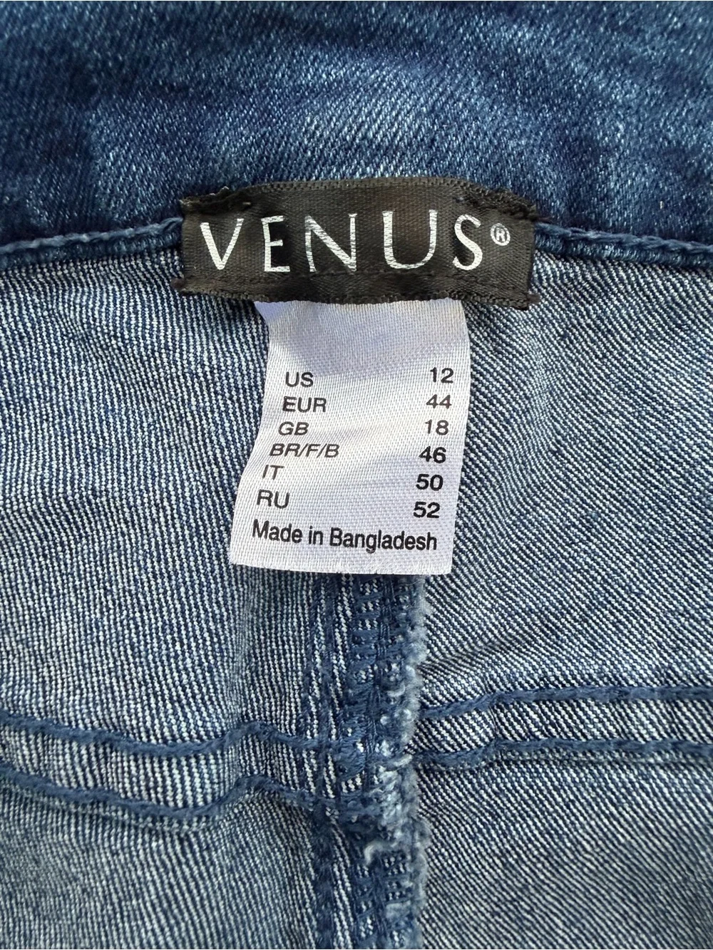 VENUS Medium-Wash Frayed Hem Mid-Rise Blue Denim Short Shorts ~ Women’s 12